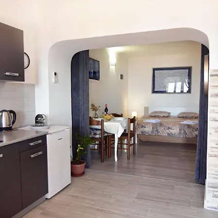 Apartment In Basanija Mit Schoener Terrasse